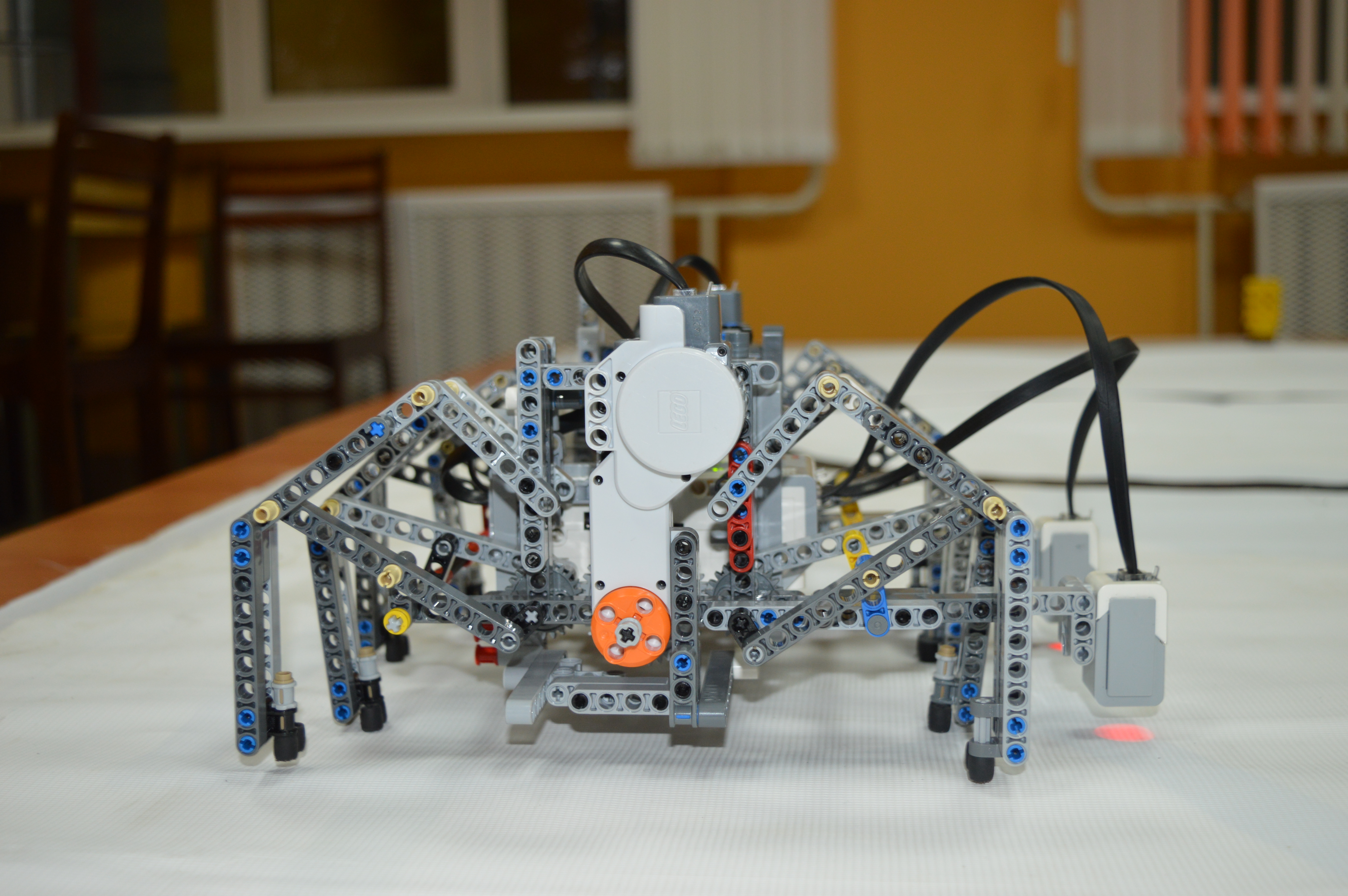 LEGO Mindstorms NXT шагающий робот